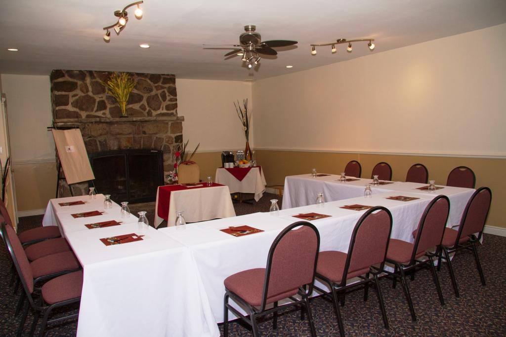 Relais St-Denis Hotel Saint-Sauveur-des-Monts Екстериор снимка