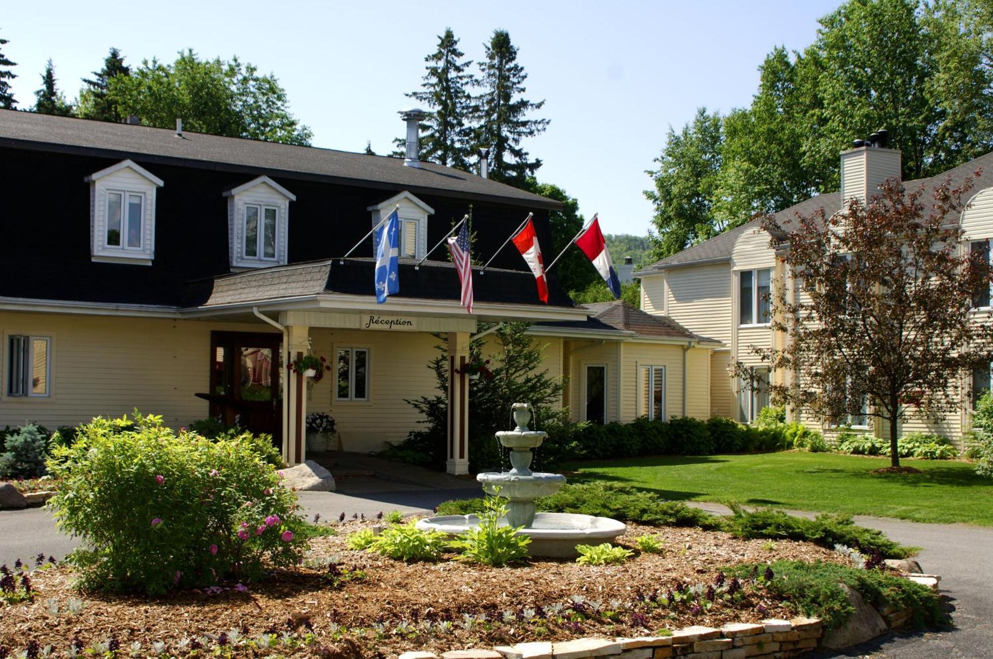Relais St-Denis Hotel Saint-Sauveur-des-Monts Екстериор снимка