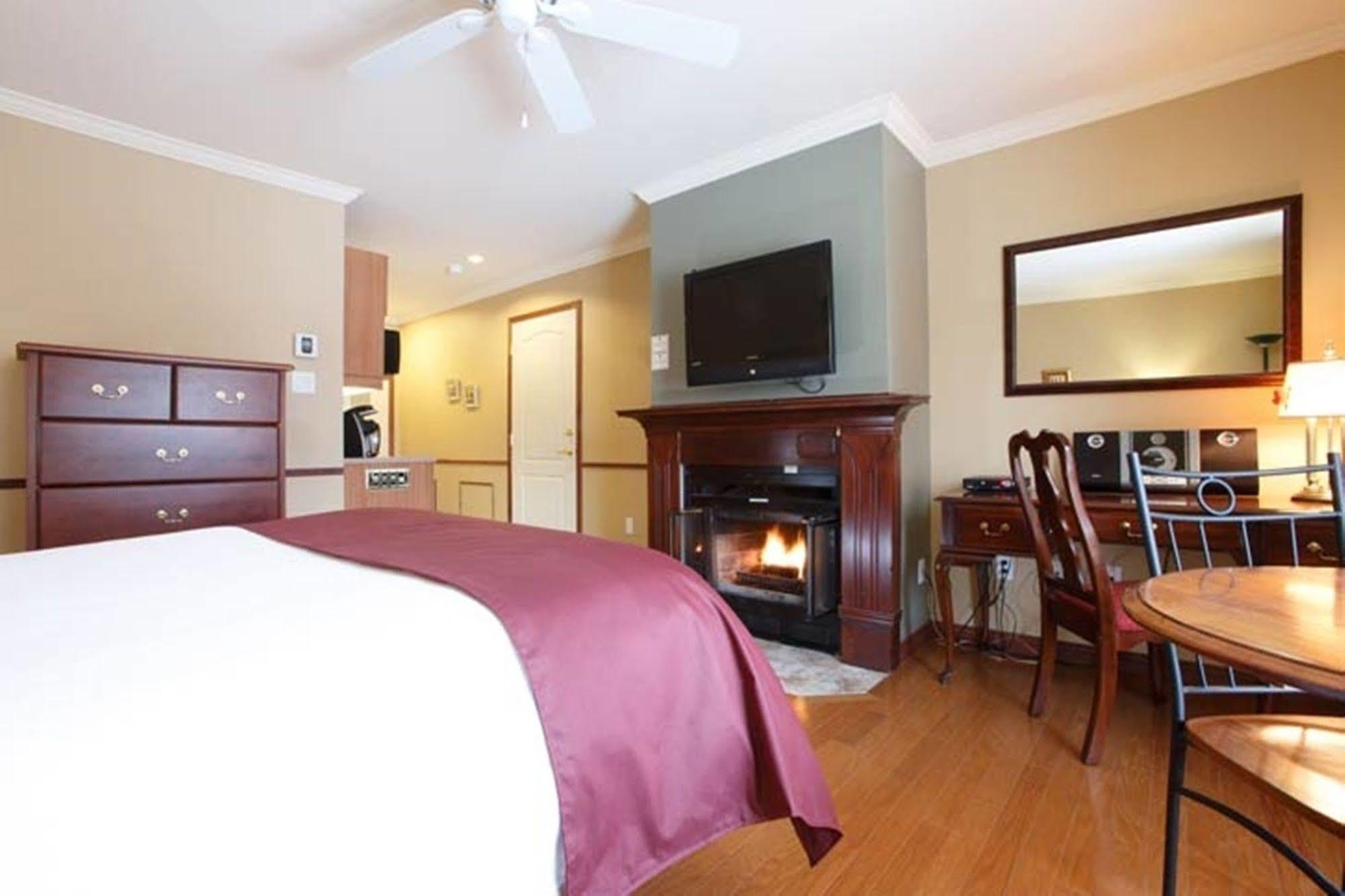 Relais St-Denis Hotel Saint-Sauveur-des-Monts Екстериор снимка