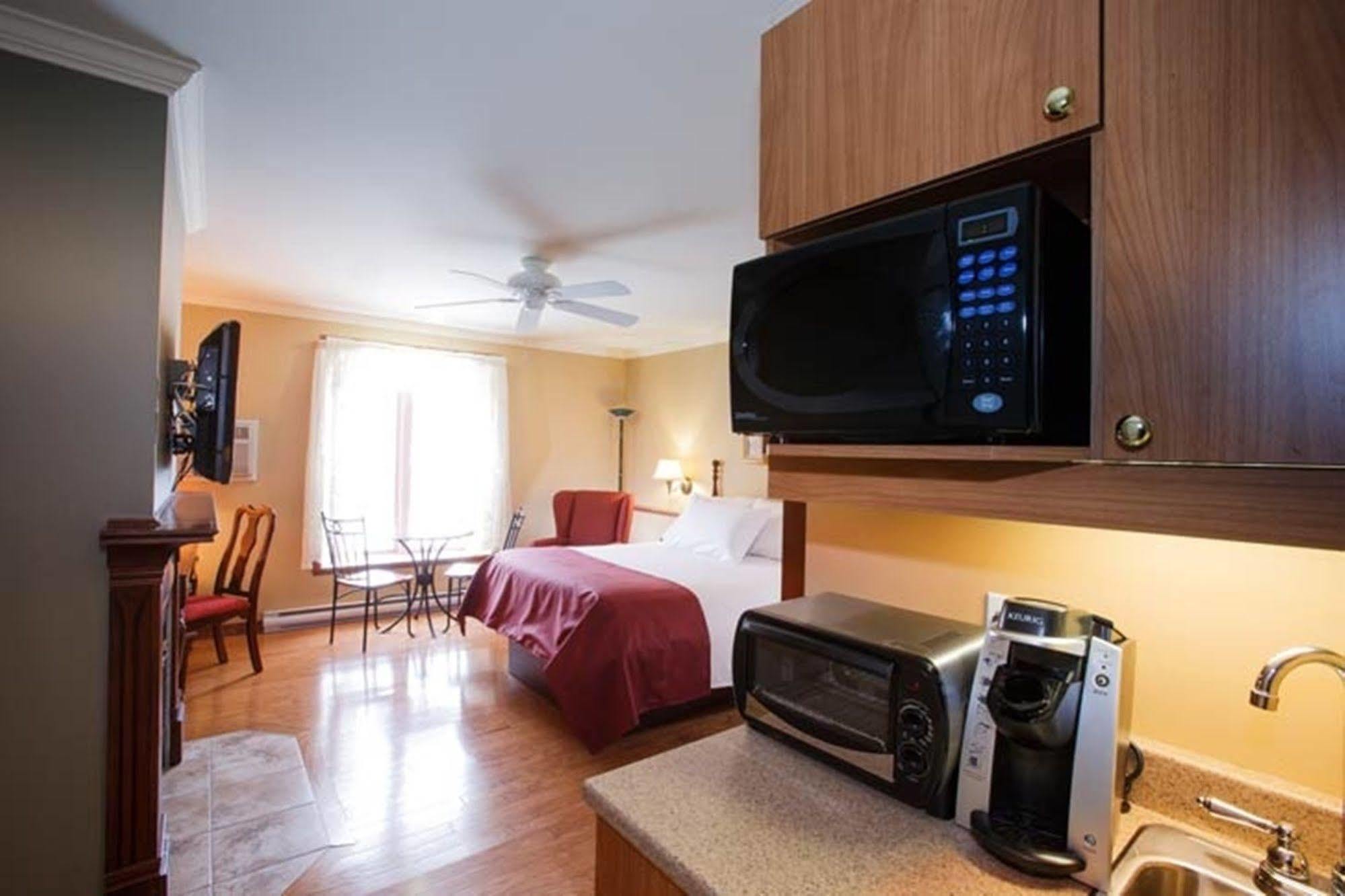 Relais St-Denis Hotel Saint-Sauveur-des-Monts Екстериор снимка