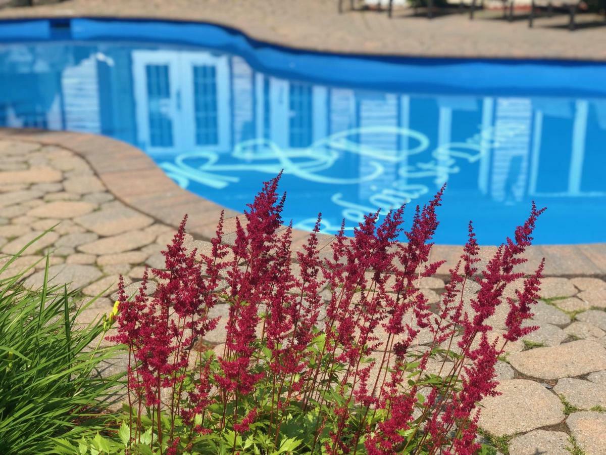 Relais St-Denis Hotel Saint-Sauveur-des-Monts Екстериор снимка